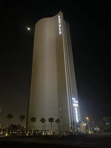 61 St Parking