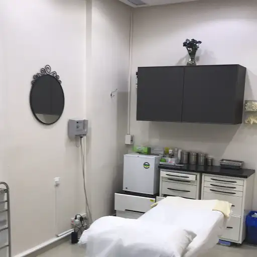 عيادة د. نبيل صدقي للجلدية و التجميل