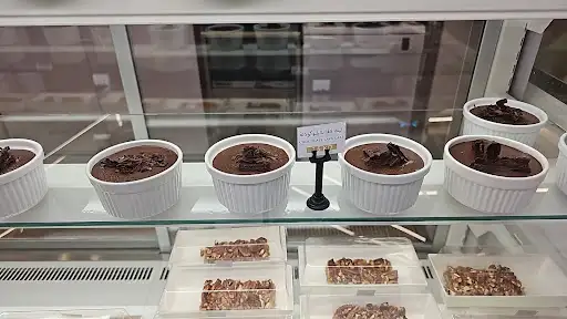 Al Ameed Coffee | بن العميد فرع مول الخيران