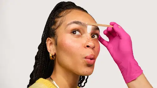 Benefit Cosmetics Boutique & BrowBar lounge العقيلة