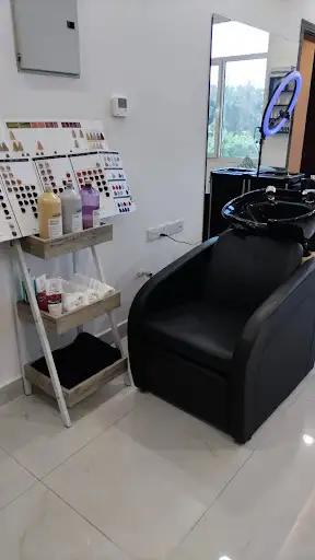 Curls by Roaa Salon صالون رؤى للشعر الكيرلي