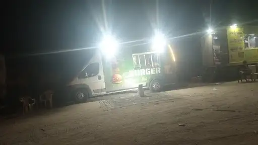 Food trucks zone / منطقة الفوود ترك الوفرة