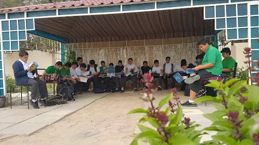 مدرسة أحمد خالد المشاري المتوسطة بنين