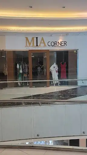Mia Corner
