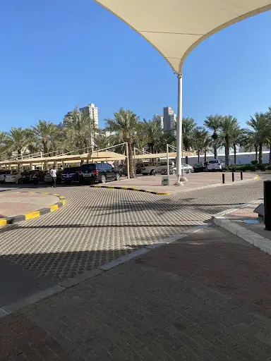 مواقف دفع المركز العلمي