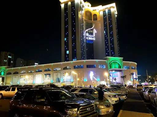مواقف سيارات مجمع البيرق التجاري