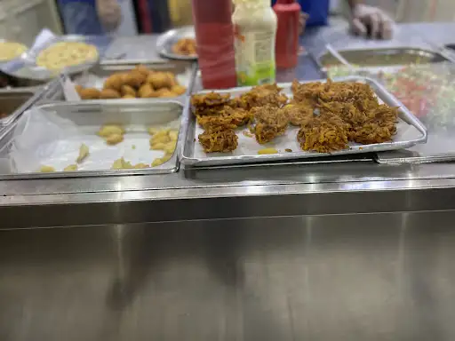 مطعم جمعية النسيم. العيون Restaurant