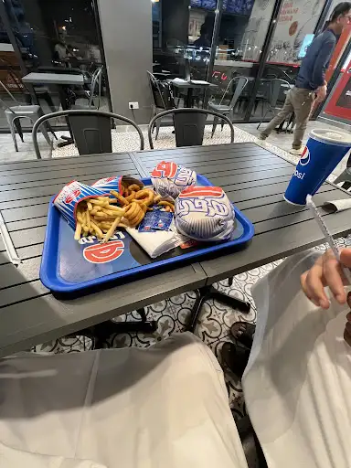 مطعم هرفي