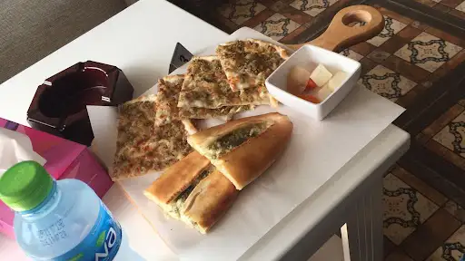 مطعم ومقهى شارل دي غول Charl De Gaulle Restaurant and Cafe