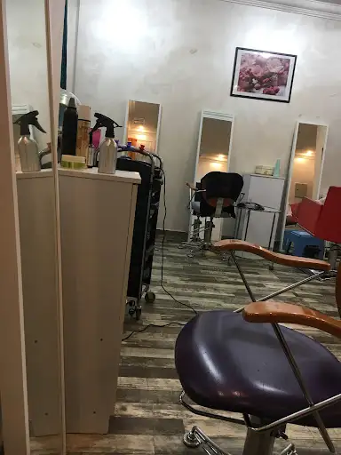 Naturals Ladies Beauty Salon