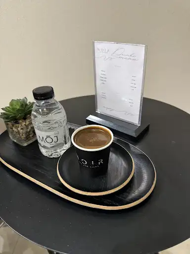 Noir Salon