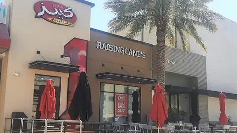 Raising Cane's مشرف