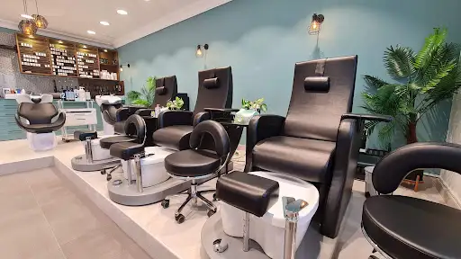 Salon Divine Lounge