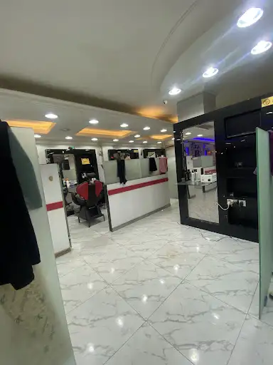 Salon handsome