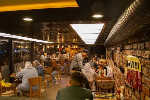 Scorpion pizza food truck