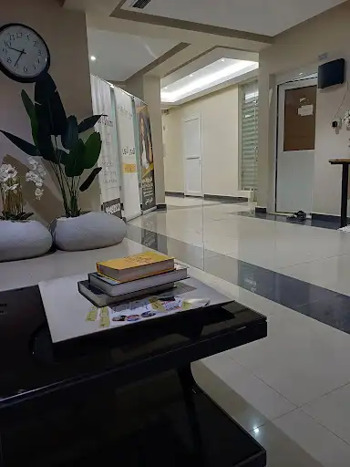 شركة صالون امل برازيليان هير لشعر المستعار