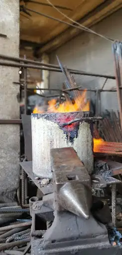 سوق الصفارين . حداده ولحام وشنط حديد