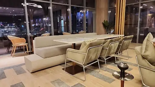 The Lounge (Restaurant & cafe )